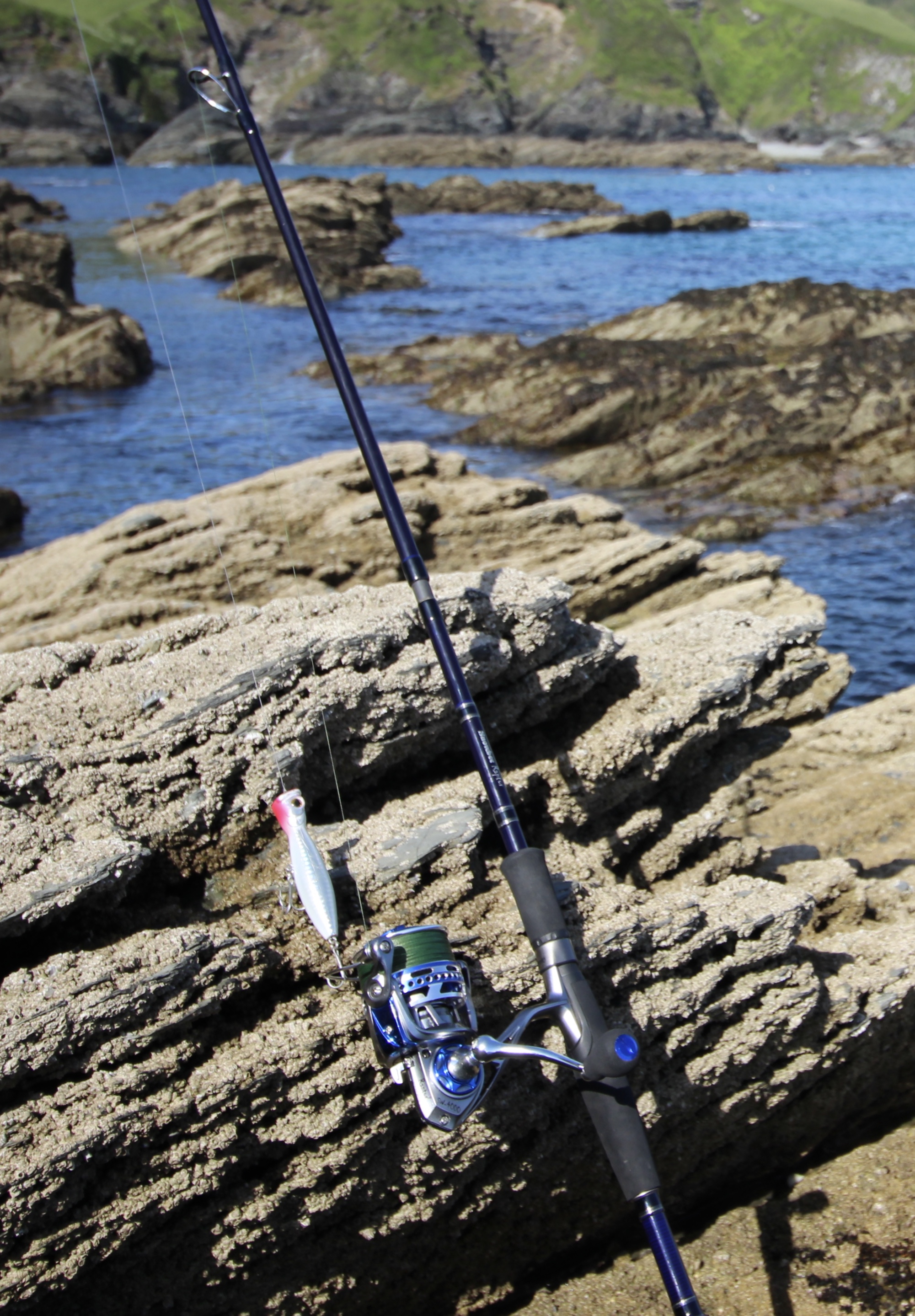 Picture of a Raptor 2 spinning setup on the rocks in Lantivet bay Cornwall